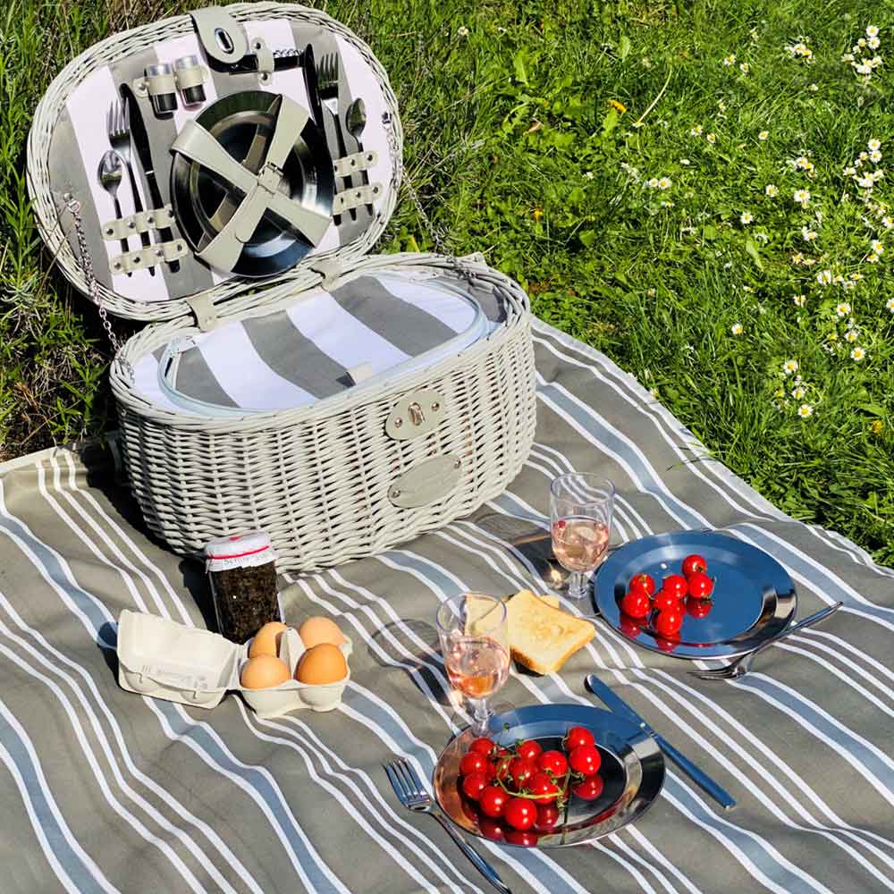 Nappe pique-nique grise à rayures blanches