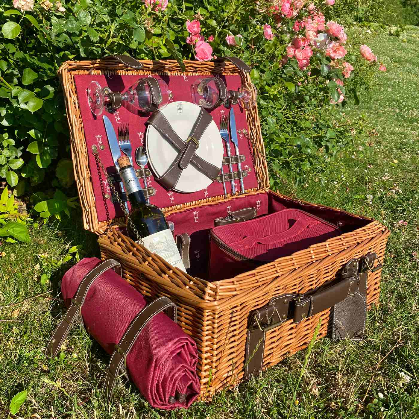 Malle pique-nique osier et cuir bordeaux - 2 personnes