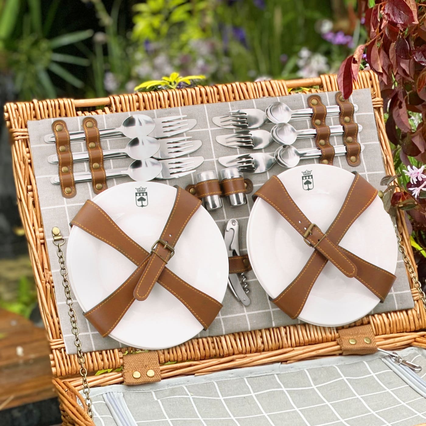 Cuillère en métal manche large