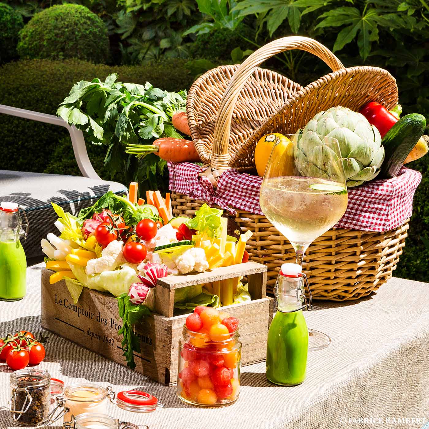 Panier en osier tissu vichy rouge