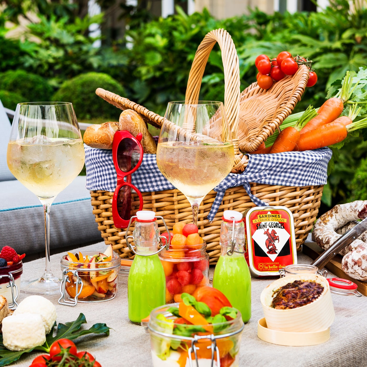 Panier en osier tissu vichy bleu