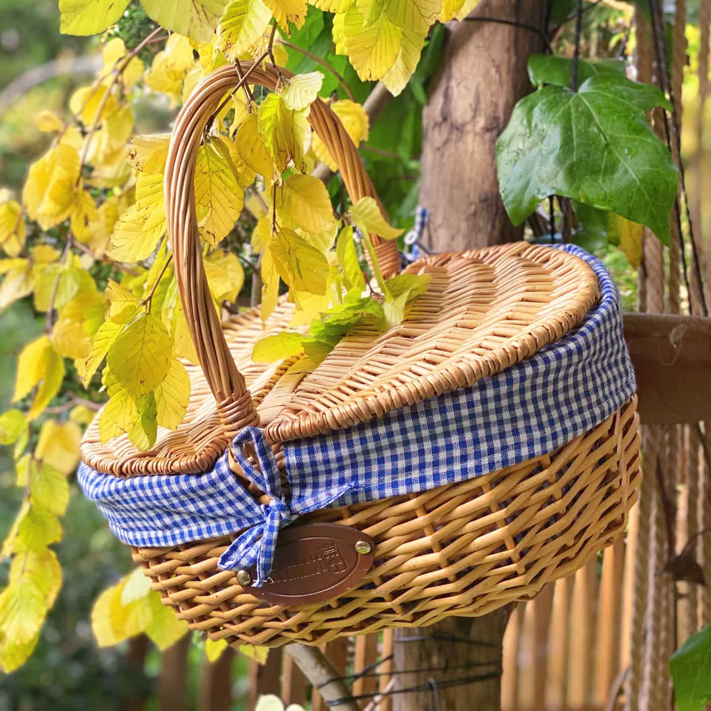 Panier en osier tissu vichy bleu