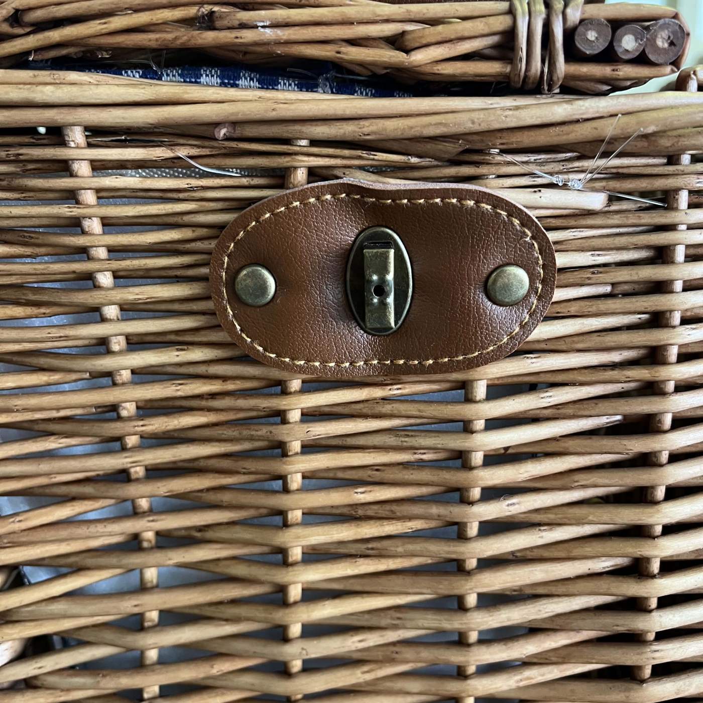 Panier pique-nique en osier - Vichy bleu - 4 personnes CBA 3