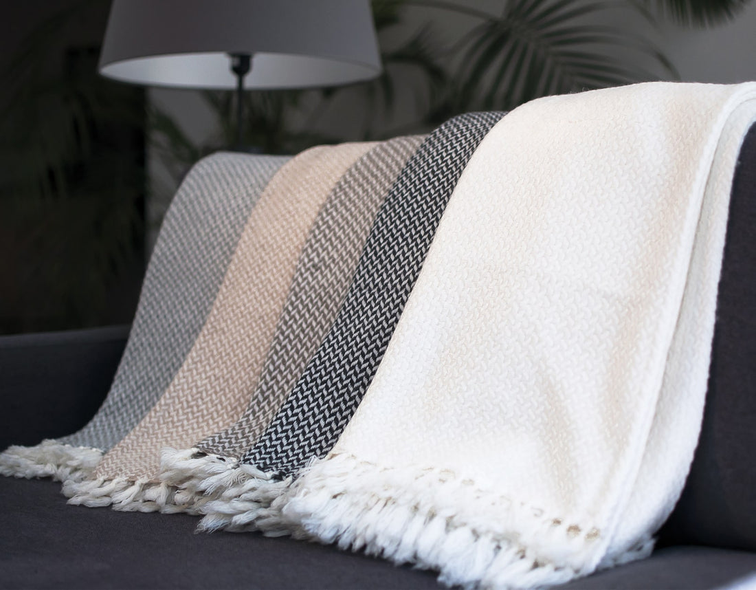 PLAID EN CACHEMIRE ET LAINE, POURQUOI EN AVOIR UN CHEZ SOI ?