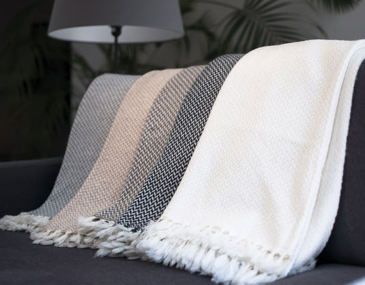 PLAID EN CACHEMIRE ET LAINE, POURQUOI EN AVOIR UN CHEZ SOI ?
