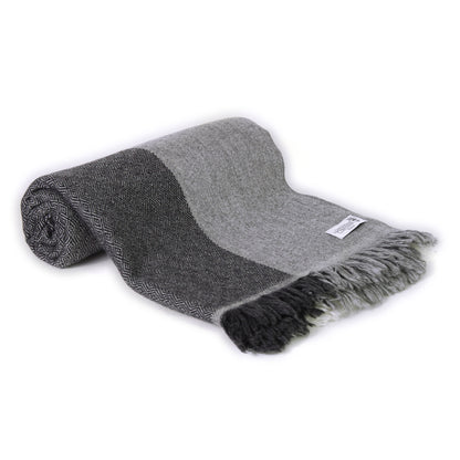 Plaid cachemire et laine à bandes Grises - Motif diamant - 130 x 230 cm