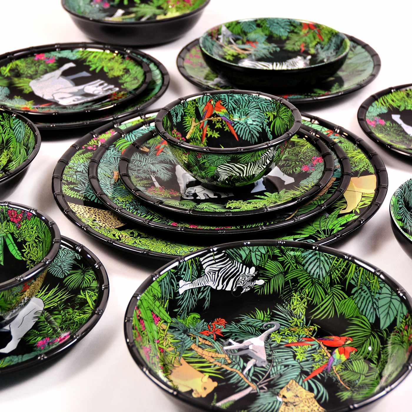 Grande assiette plate en mélamine noire - 28 cm